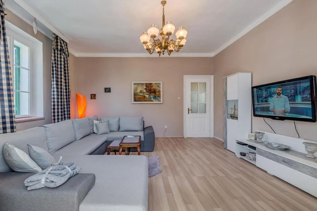 Apartment Pape