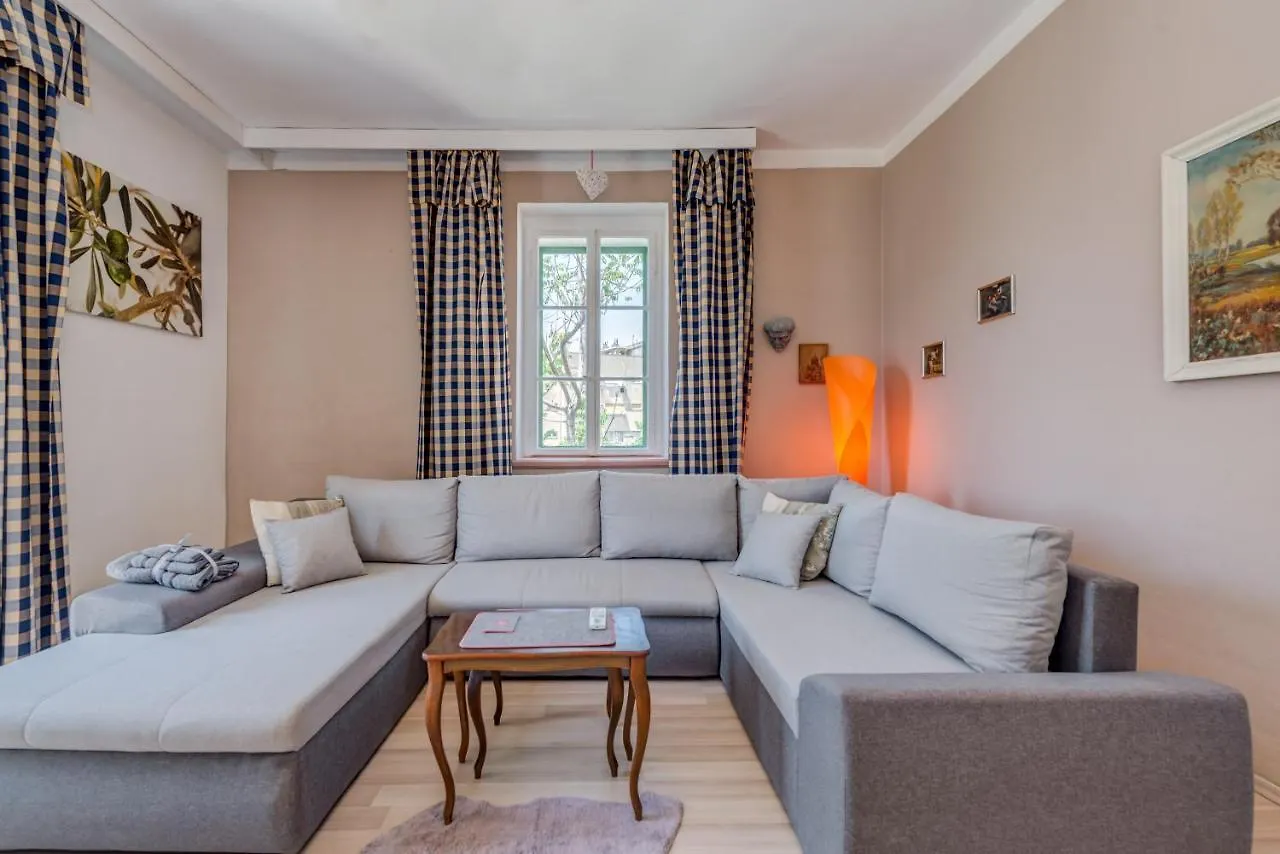 Apartment Pape