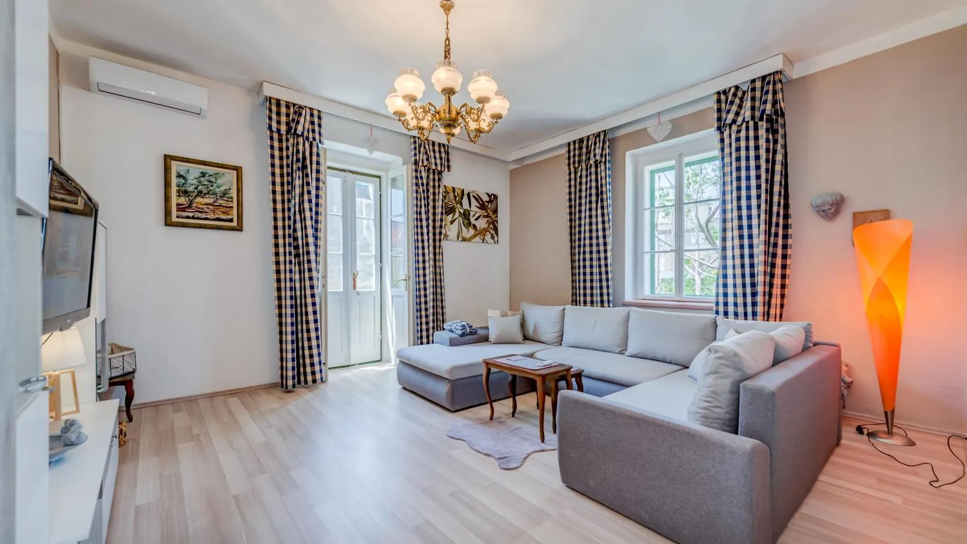 Apartment Pape